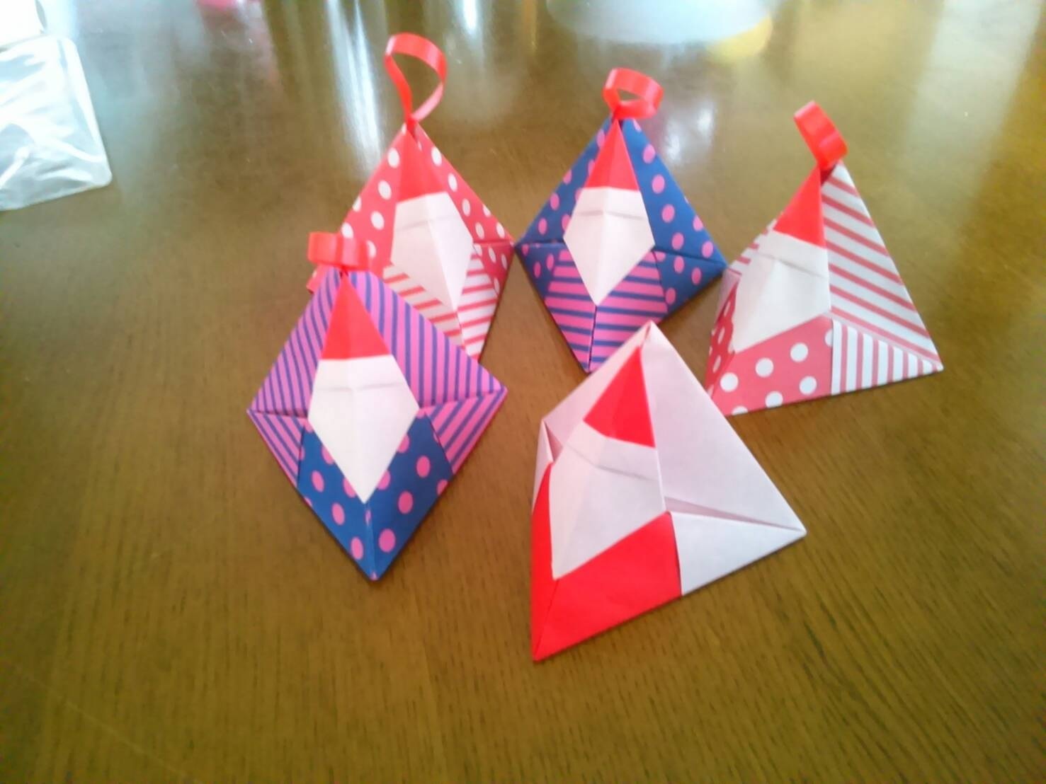 折り紙 サンタの三角物入れ 折々な日々 Let S Origami